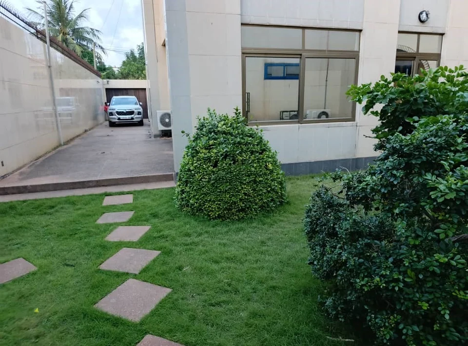 Immeuble avec bureaux et appartements à vendre à Adidogomé – Lomé